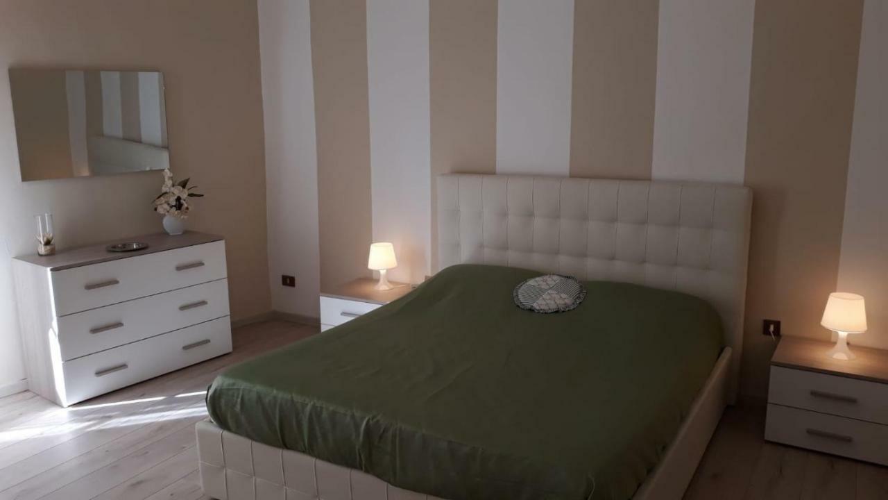 לוקה Palazzo Colombini Apartment מראה חיצוני תמונה